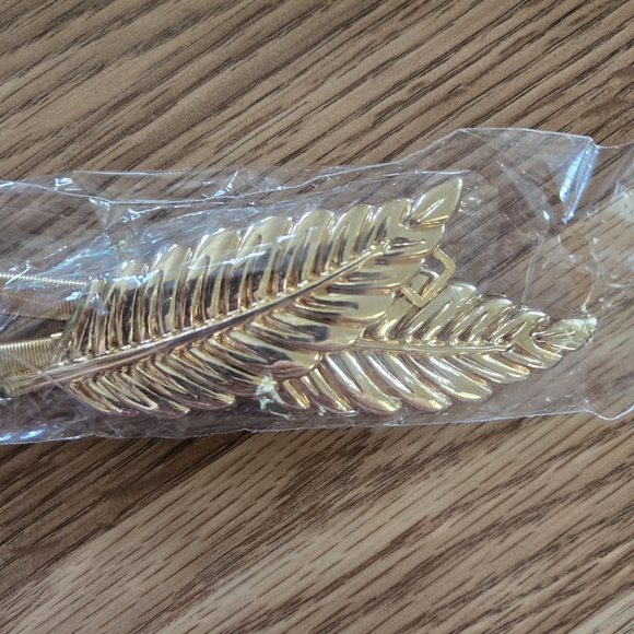 Gold Leaf Design Stretchy Belt - Picture 2 of 2